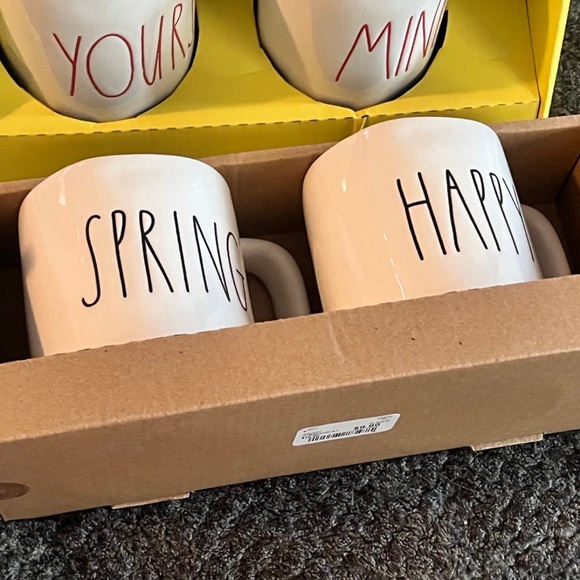 Rae Dunn mug set - Picture 1 of 1